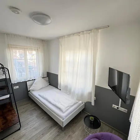 Flyinn-pension Airport-messe Πανσιόν